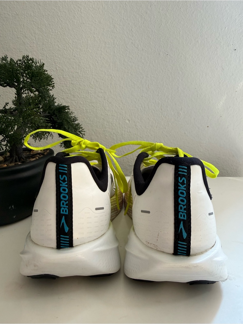 Brooks Hyperion Max Women size 9.5 Athletic Running  - White with Neon Yellow - Picture 4 of 9